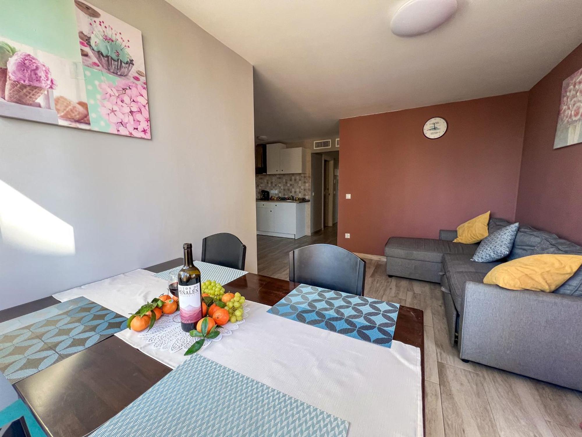 Karola Cosy Apartment เบนิดอร์ม ภายนอก รูปภาพ