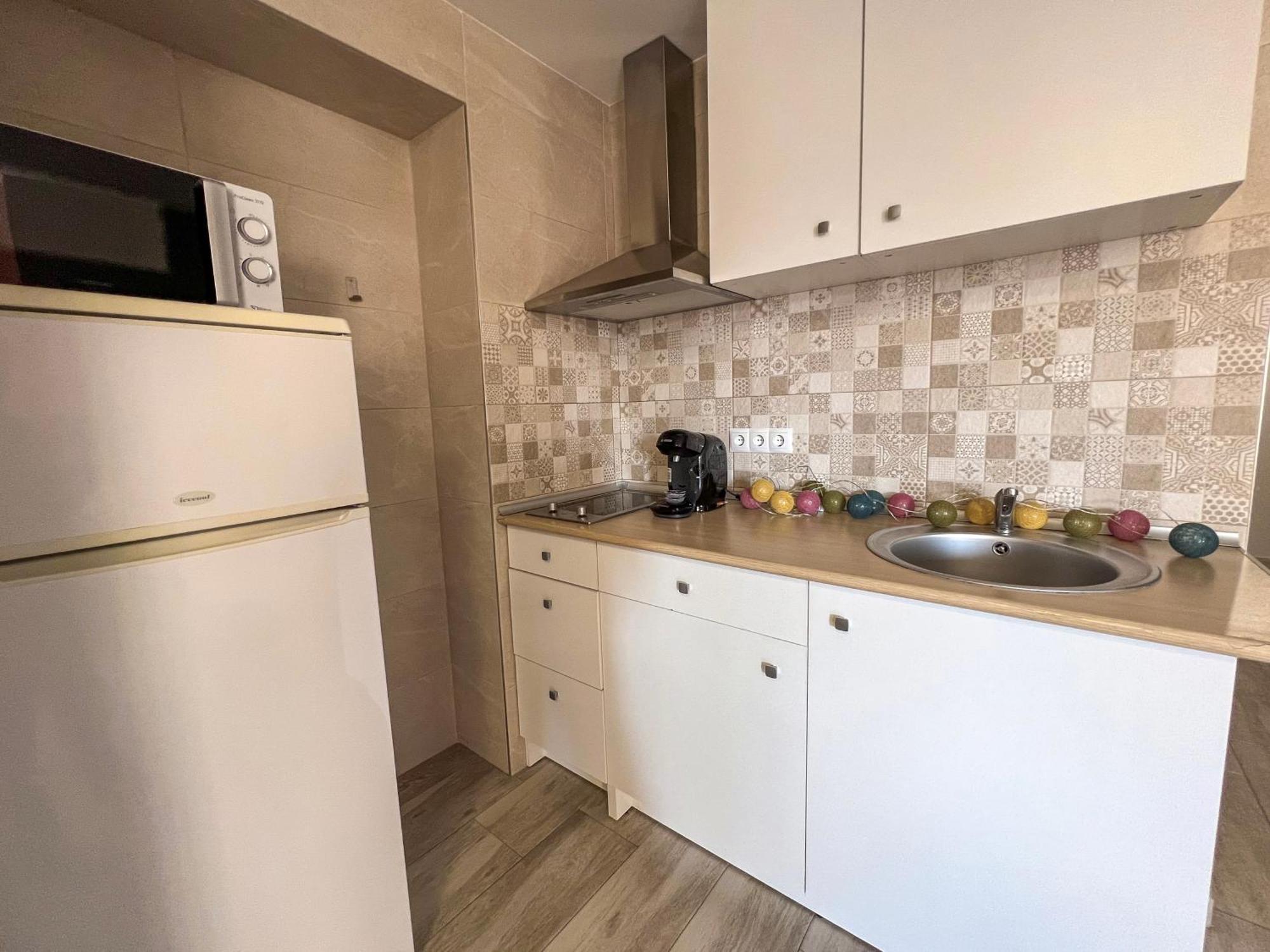 Karola Cosy Apartment เบนิดอร์ม ภายนอก รูปภาพ